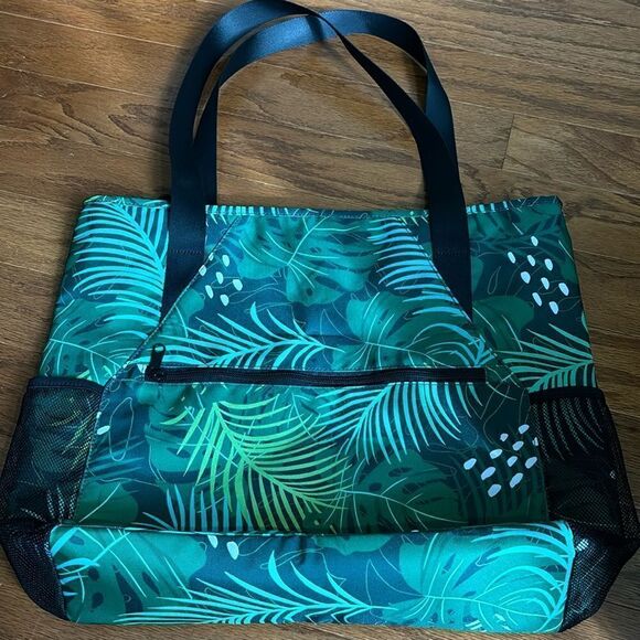 Multipurpose green tropical sandproof overnight/travel duffle bag - Picture 2 of 10